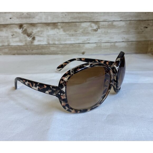 Vintage Oversized Fashion Sunglasses in Faux Tortoiseshell - Picture 7 of 15
